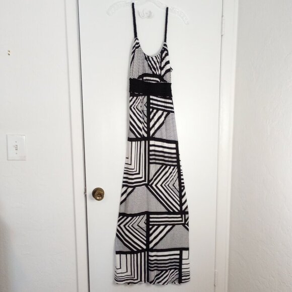 Banana Republic Factory Dresses & Skirts - Banana Republic Black & White Abstract Stripe Braided Maxi Dress